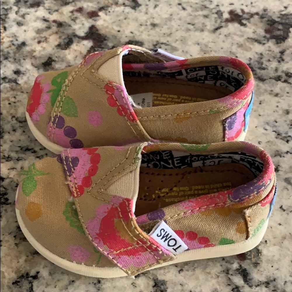 Tiny Toms, 2
